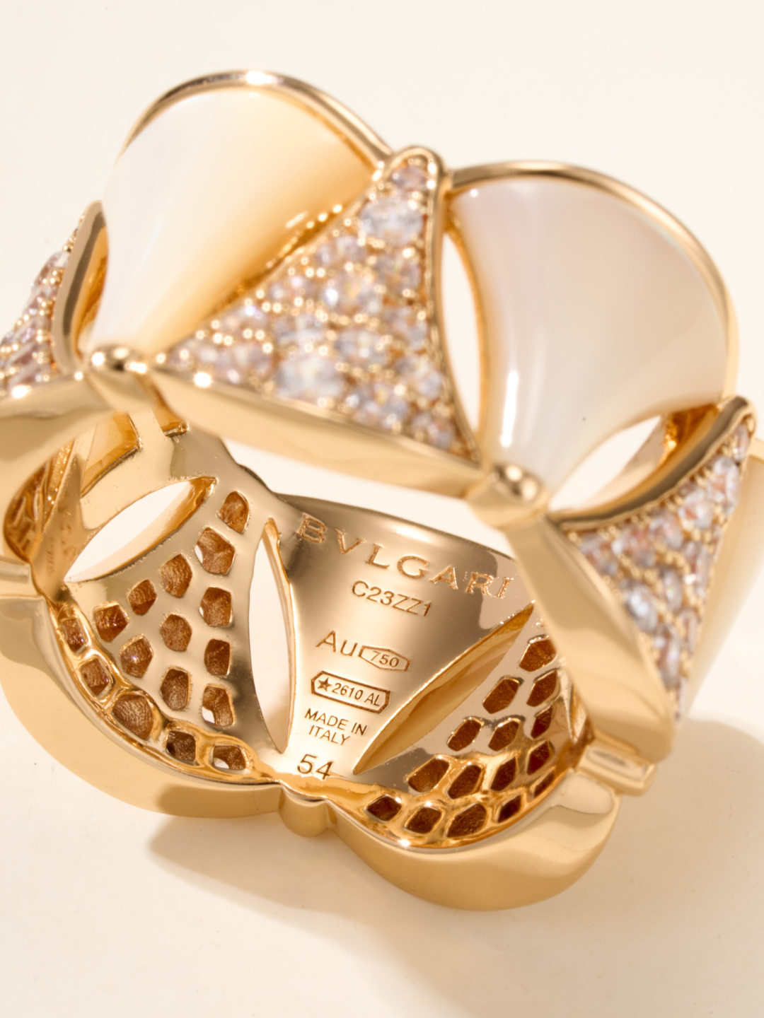 ブルガリ「Bvlgari」エレガントなリングコレクション