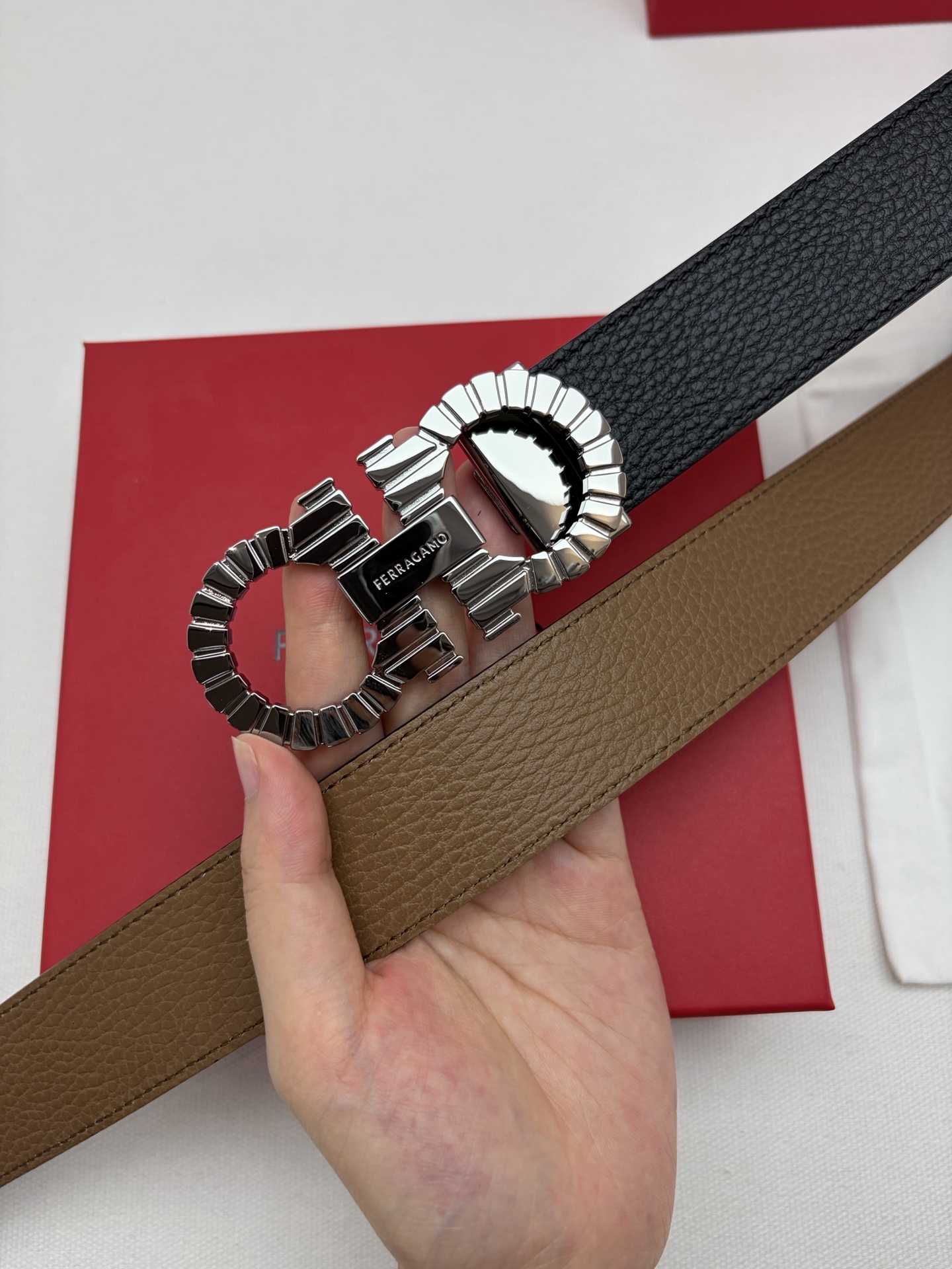 【新規倉庫入り】Salvatore Ferragamo 職人仕上げ高級ベルト「全長約 100cm」
