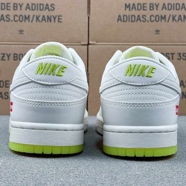 「コラボモデル」Supreme x Nike SB Dunk Low ホワイトグリーン スニーカー