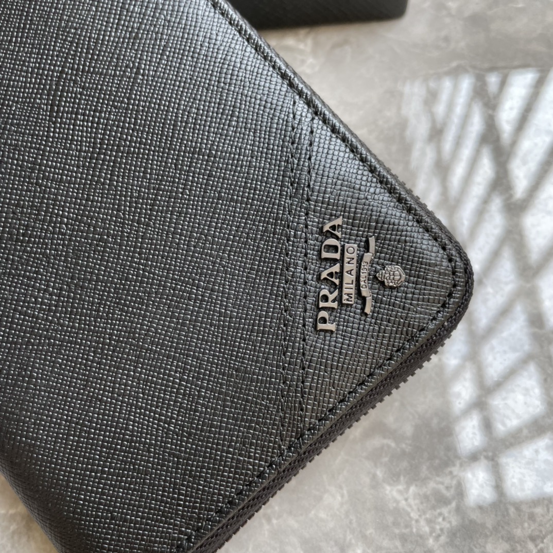 プラダ「PRADA」サフィアーノレザー 財布