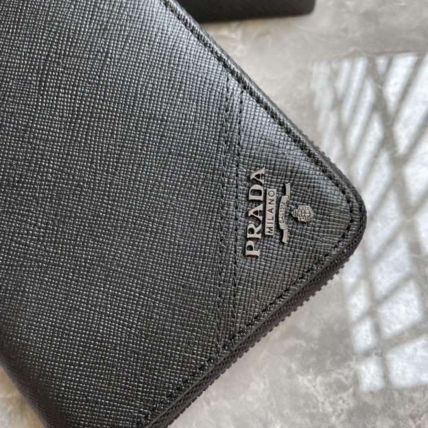 プラダ「PRADA」サフィアーノレザー 財布