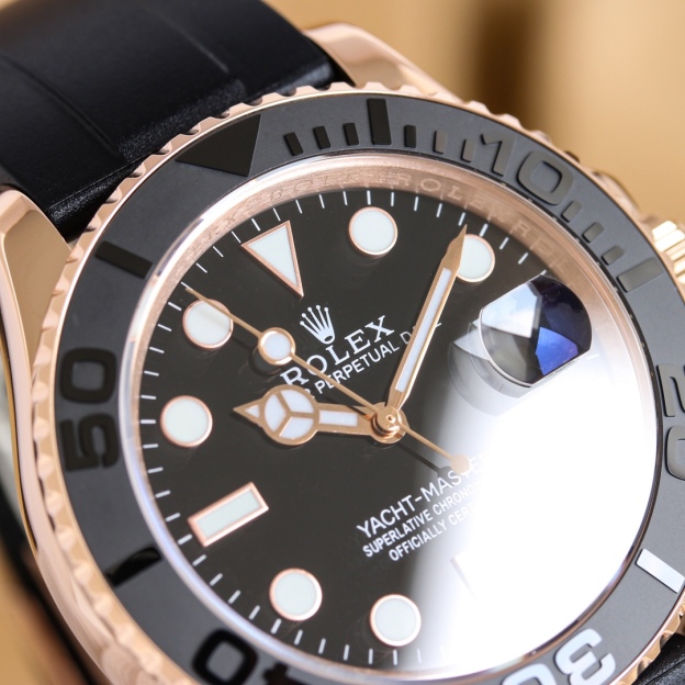 ロレックス［Rolex］ヨットマスター シリーズ 超強アイスブルー夜光モデル — 航海の闇を照らす究極の輝き