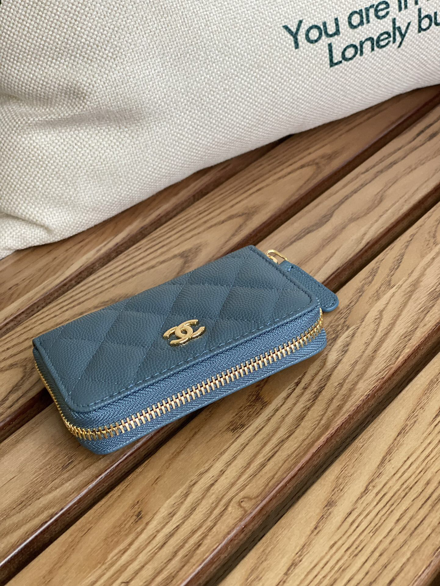 シャネル「Chanel」クラシック ペブルド カーフスキン ジップ コインパース