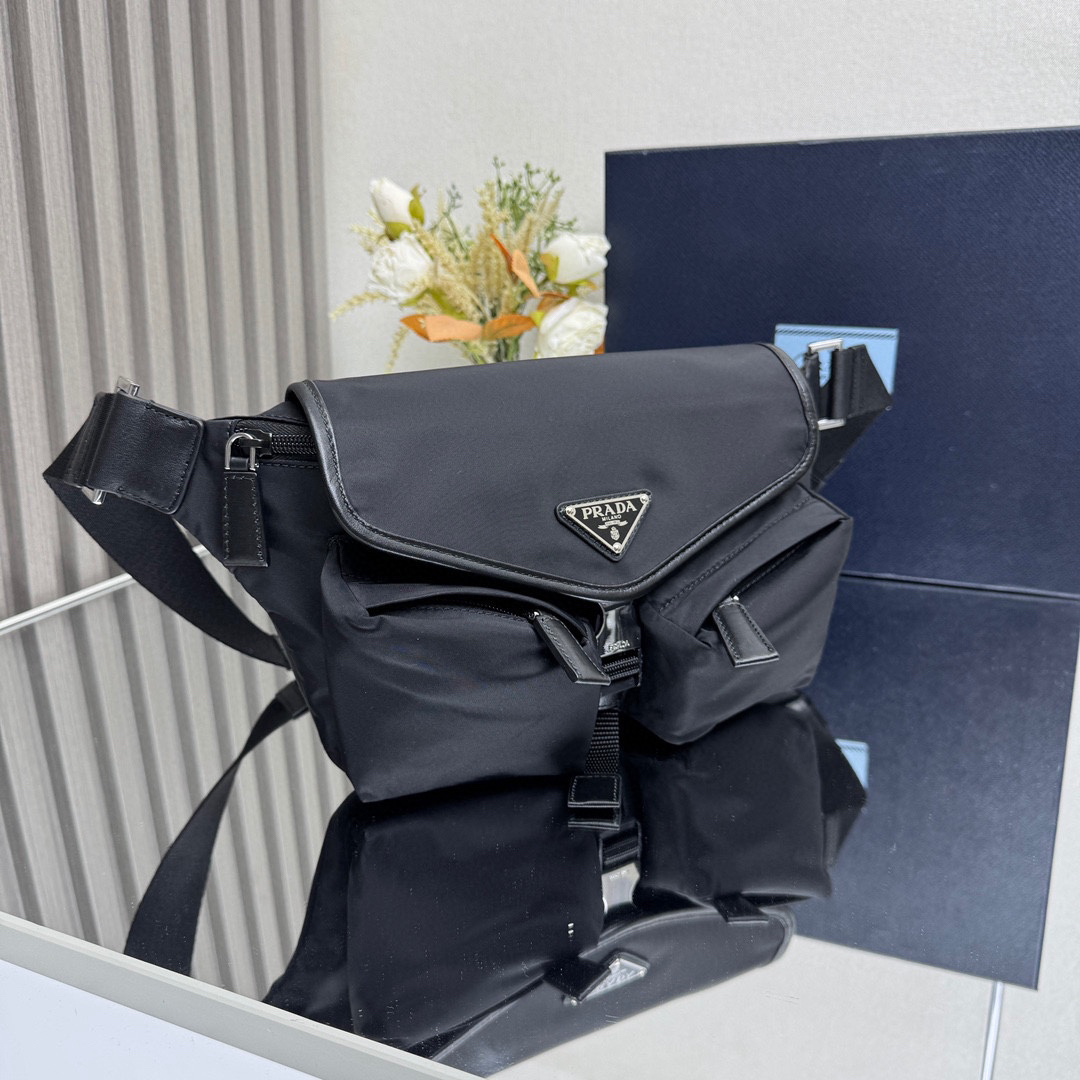 プラダ「Prada」ジオメトリック ショルダーバッグ ショルダーバッグ