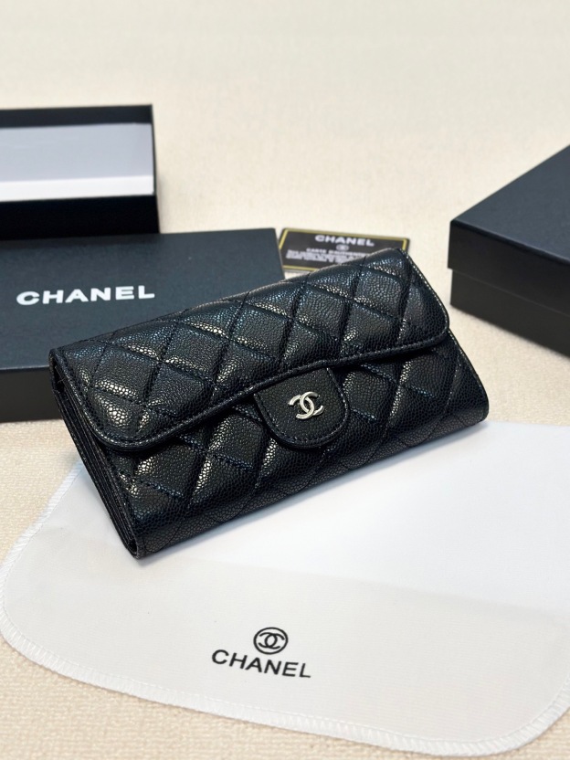 シャネル「Chanel」キャビアレザー バイフォールド財布