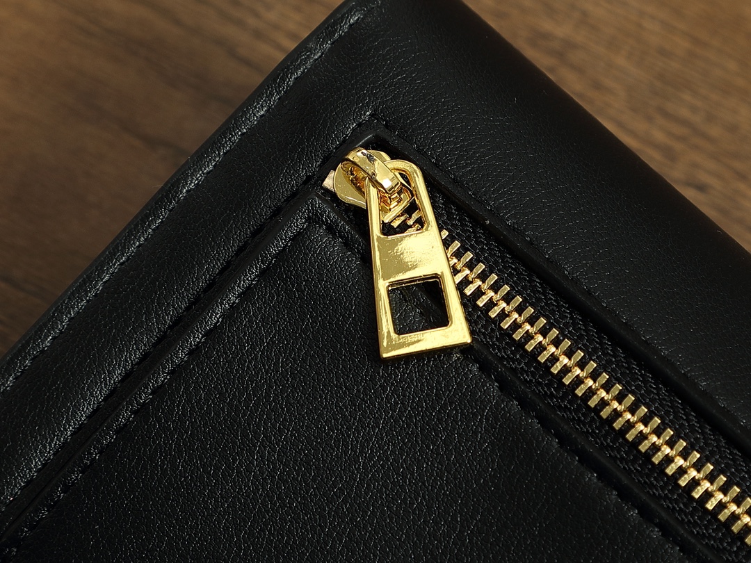 ロエベ「LOEWE」アナグラム コンティネンタル ウォレット 3色