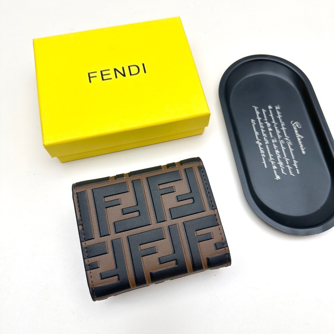 フェンディ「Fendi」FFダイヤモンド財布