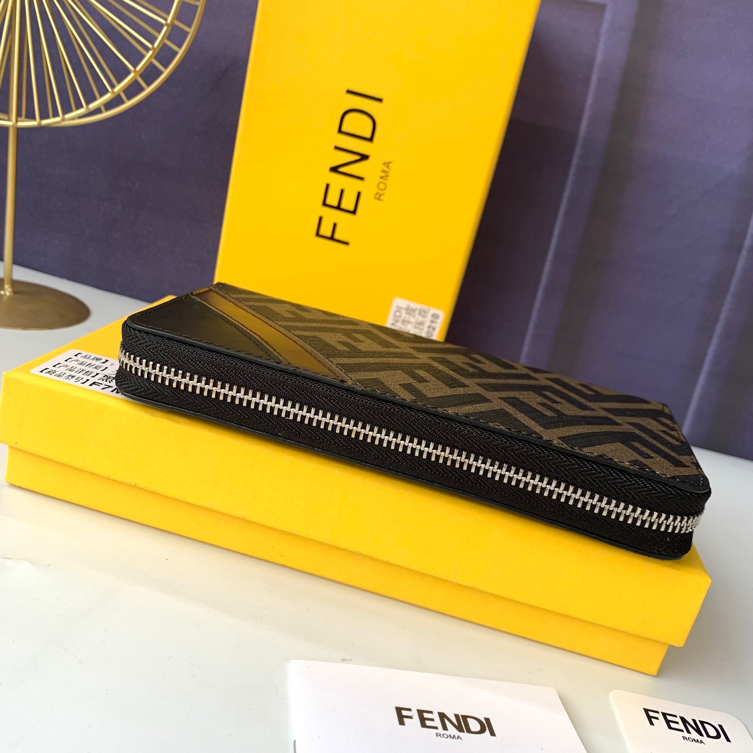 フェンディ「Fendi」ダイアゴナル ジップアラウンド財布