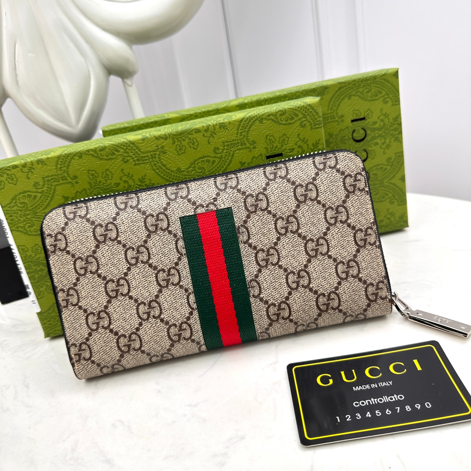 グッチ「Gucci」シグネチャー レザー ウェブ ジップアラウンドウォレット