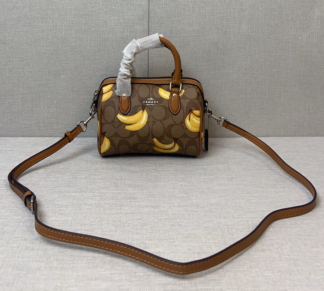 コーチ「Coach」Banana ボストン ピロー バッグ