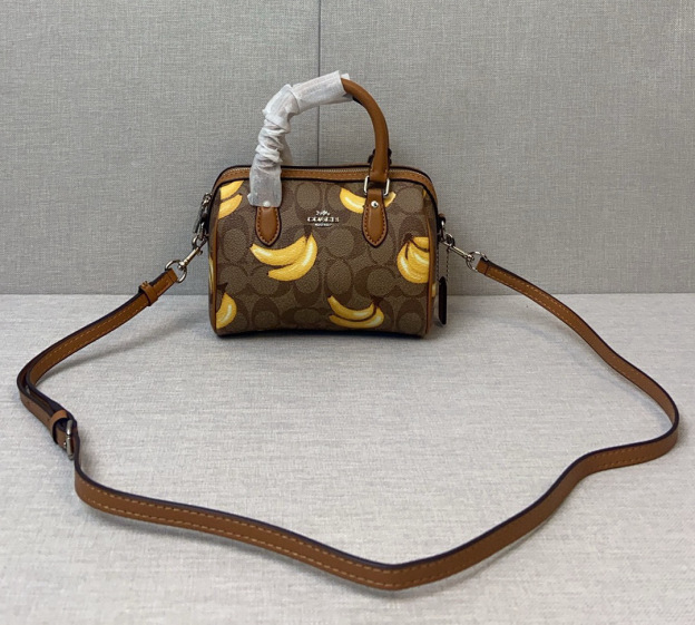 コーチ「Coach」Banana ボストン ピロー バッグ