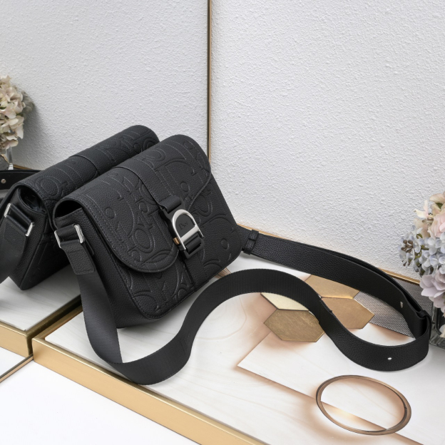 【大人気逸品】 ディオール  サドル フラップメッセンジャー「Heritage」