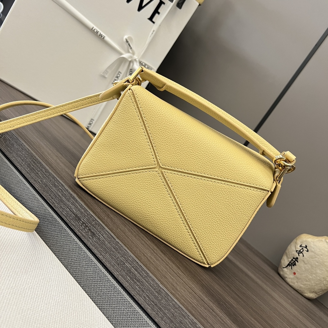 ロエベ「Loewe」ミニ ソフトグレインレザー Puzzle ハンドバッグ