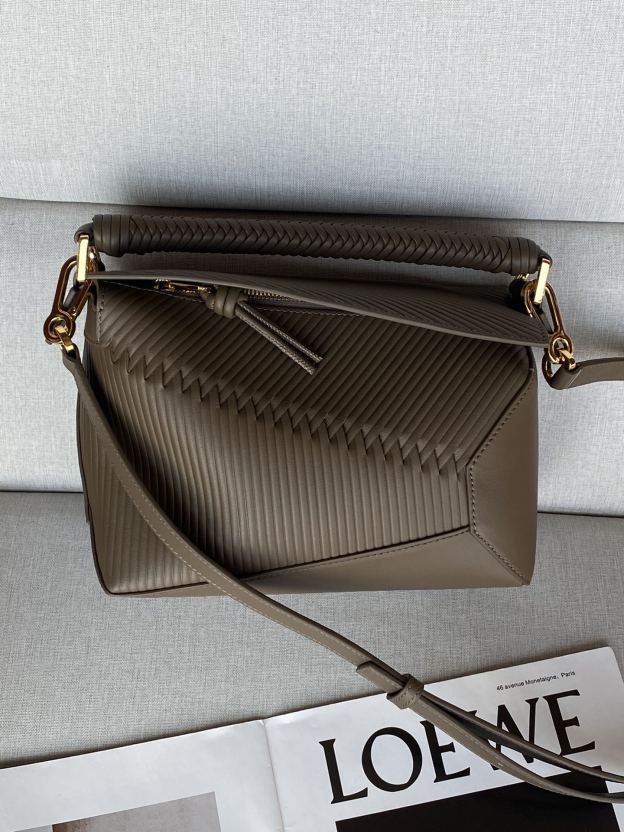 ロエベ「Loewe」秋冬 オリーブグリーン トランペット牛革 Puzzle ハンドバッグ