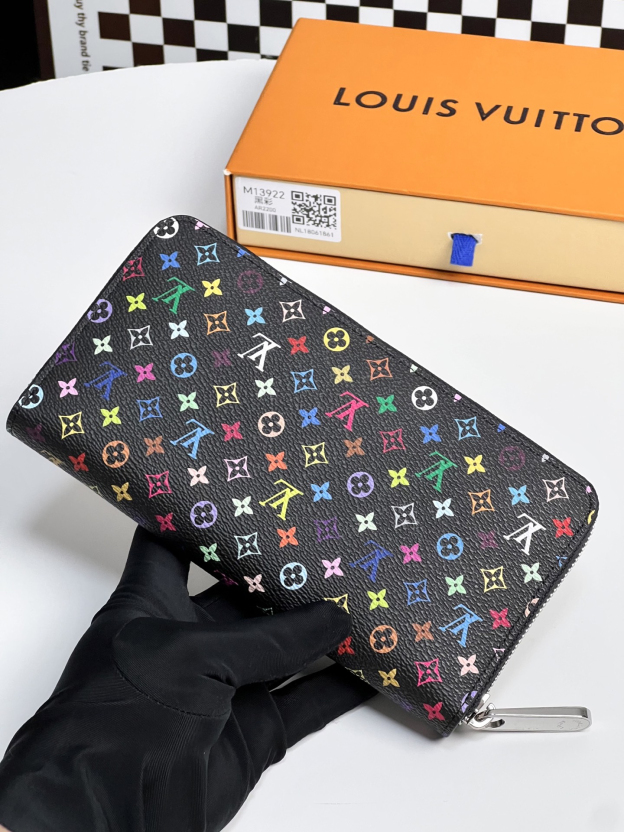 ルイ・ヴィトン「Louis Vuitton」LV × TM ジッピー･ウォレット