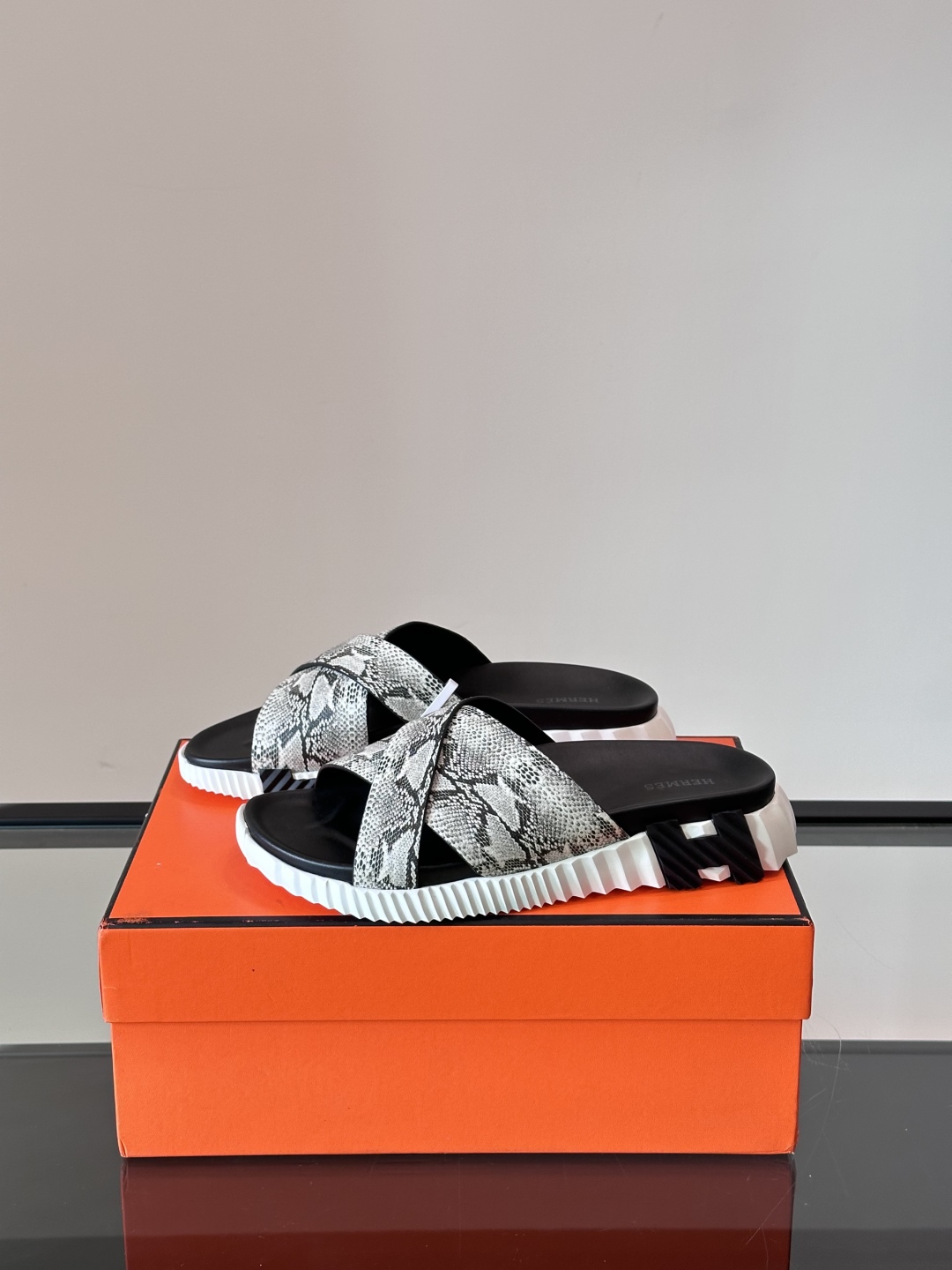 エルメス［Hermès］ モルド大底 メンズサンダル