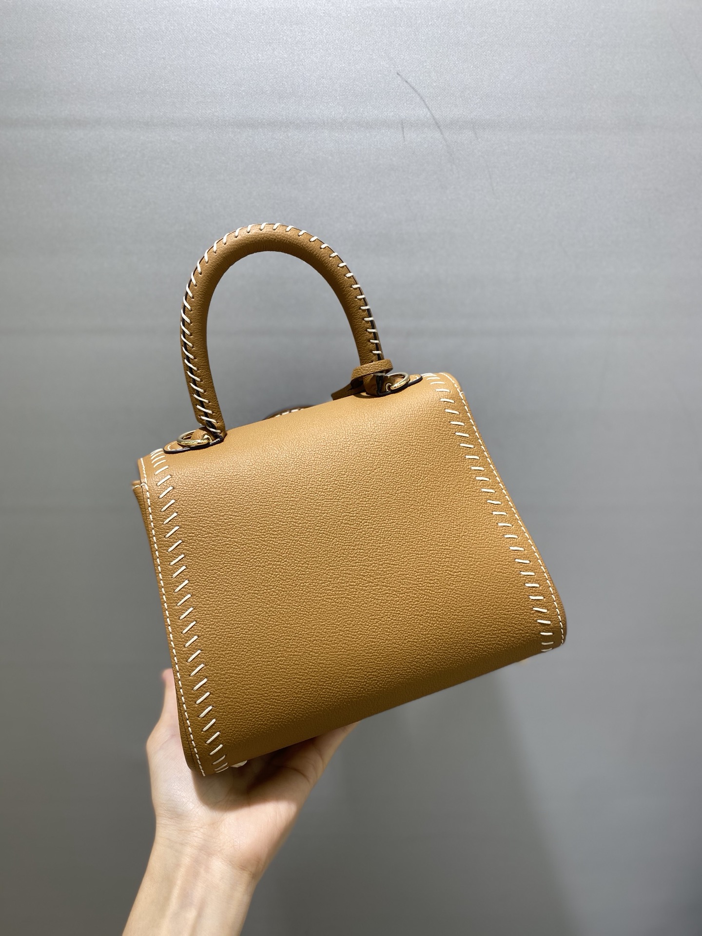デルヴォー「Delvaux」キャラメル色バッグ
