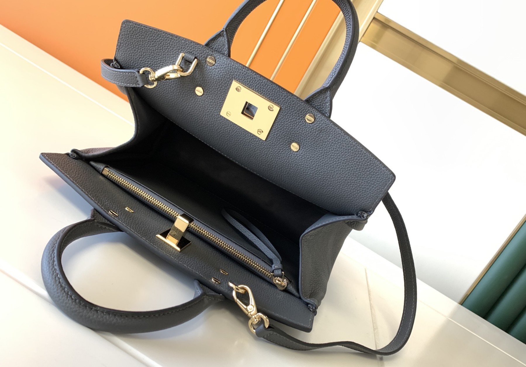 フェラガモ「Ferragamo」ラージトートバッグ