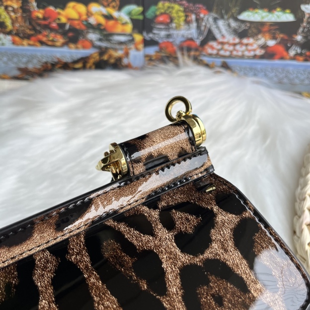 ドルチェ・アンド・ガッバーナ「D&G」 Sicily レオパード ラミー レザートップハンドルバッグ