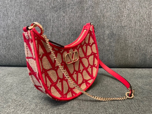 ヴァレンティノ「Valentino」レッドが ミニハンドバッグ