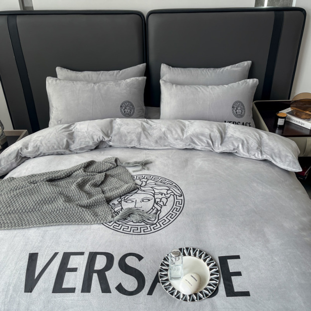 ヴェルサーチ「Versace」プレミアム クリスタルベルベット プリント 4点セット