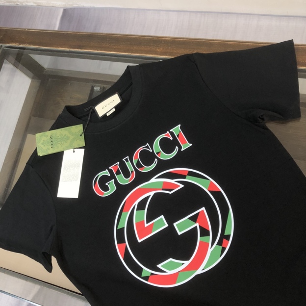 グッチ「Gucci」2025サマーコレクション ロゴプリント クルーネックTシャツ