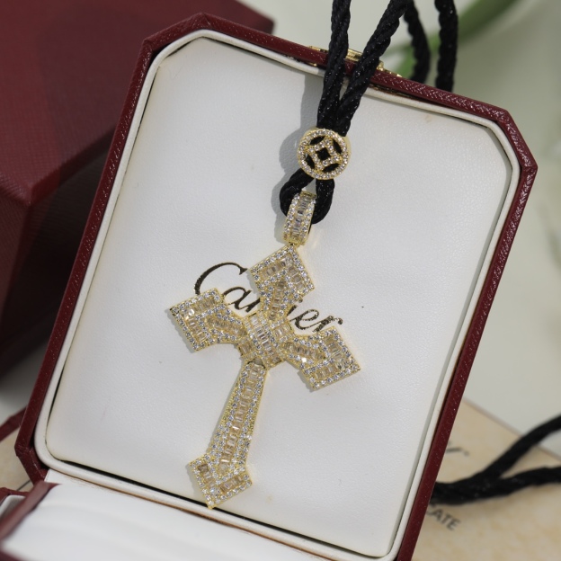 カルティエ「Cartier」 クロス ダイヤモンド ネックレス