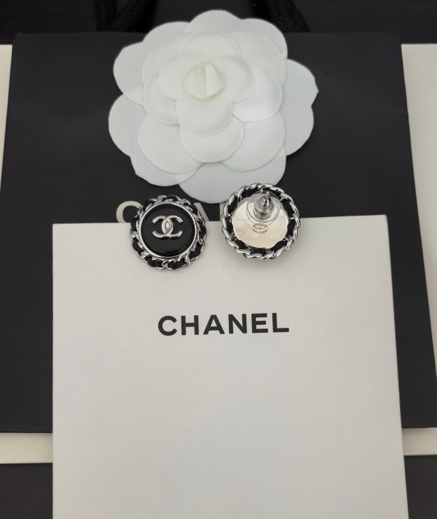 シャネル「Chanel」 ラウンド ブラック イヤリング 最新コレクション