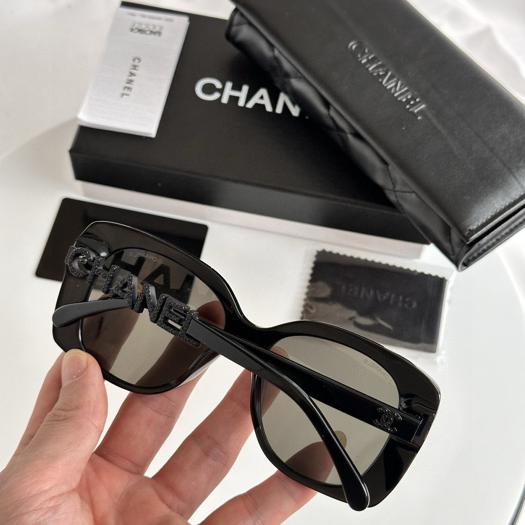 シャネル「Chanel」ブラック アイコン サングラス CH5422