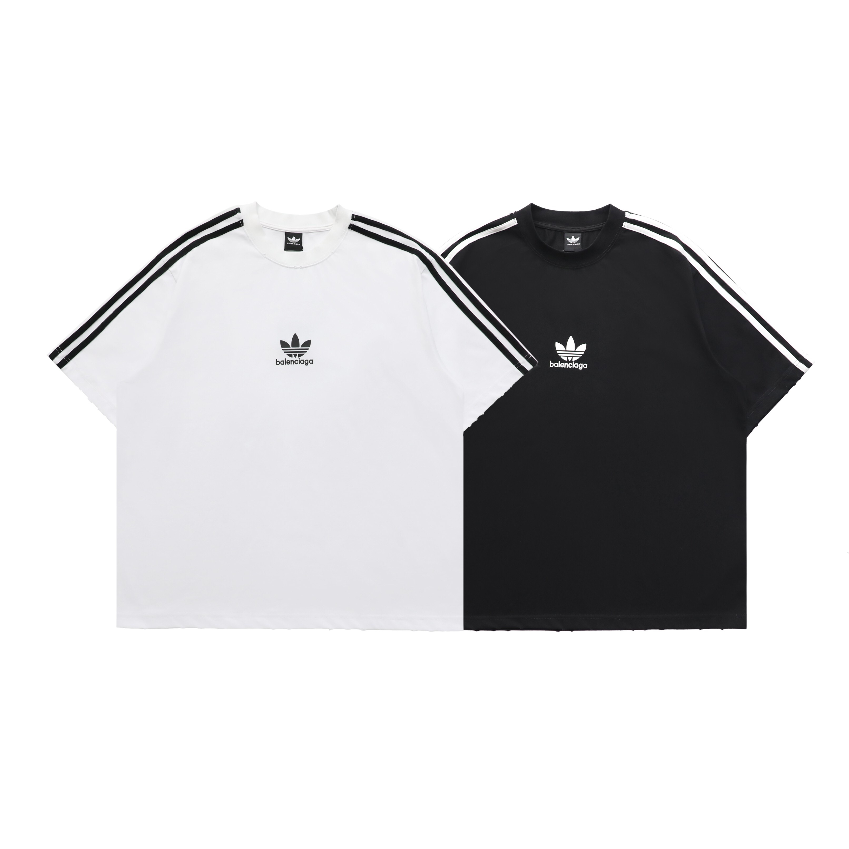 バレンシアガ「Balenciaga」× adidas クラシックコラボレーション ヴィンテージロゴクルーネックTシャツ