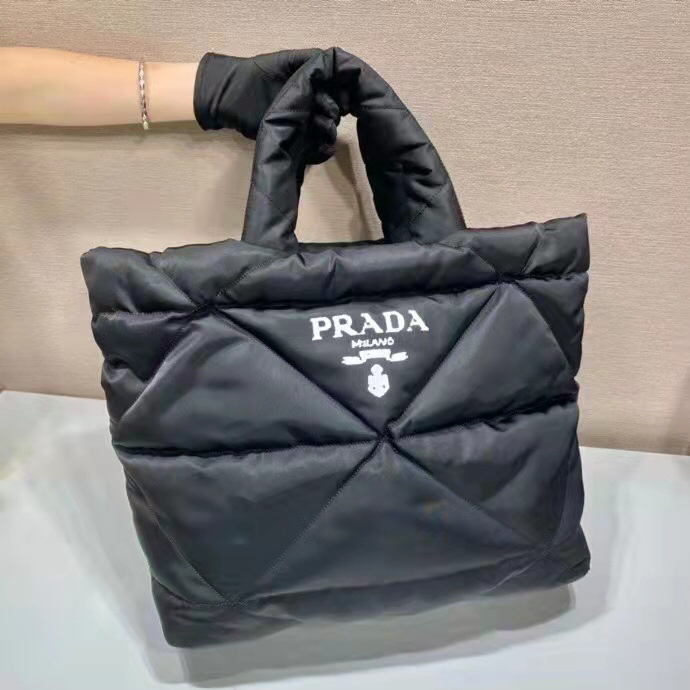 プラダ「Prada」 Re-Nylon トートバッグ