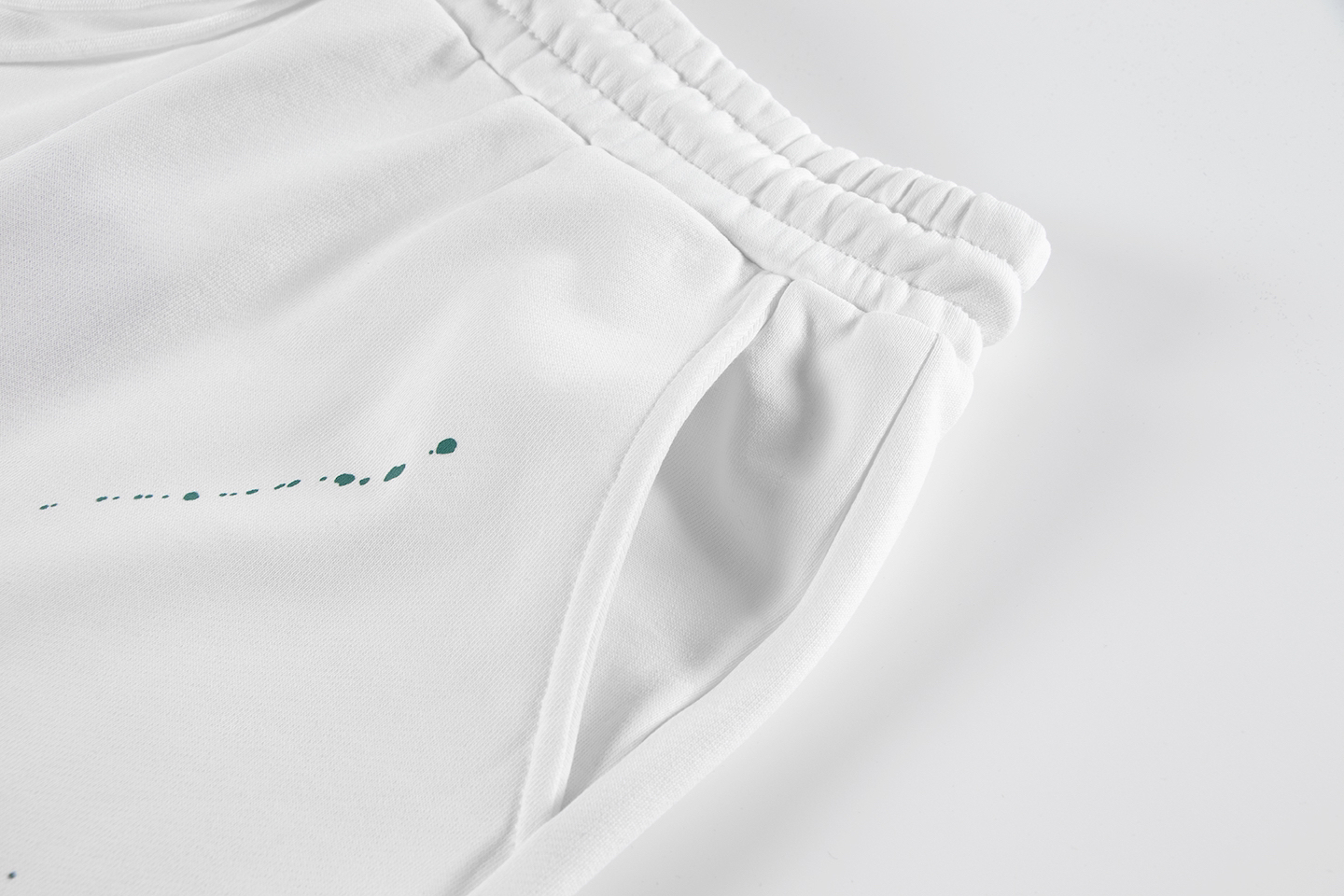 バレンシアガ「Balenciaga」2025のトレンドモーグルパンツ