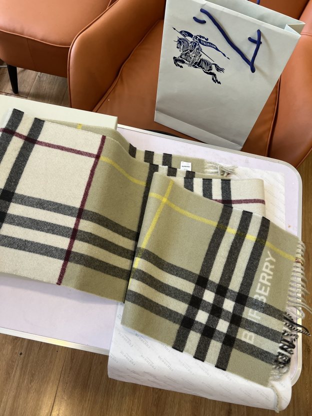 バーバリー「Burberry」コントラスト チェック マフラー (ベージュ×オリーブ)30*168CM
