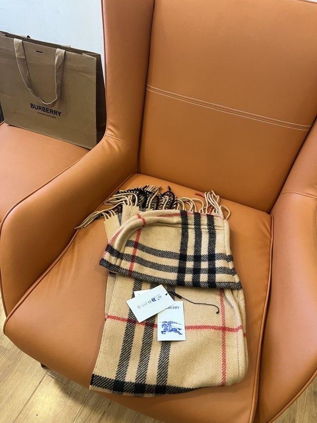 バーバリー「Burberry」フード付き チェック ウールマフラー (210×30cm)