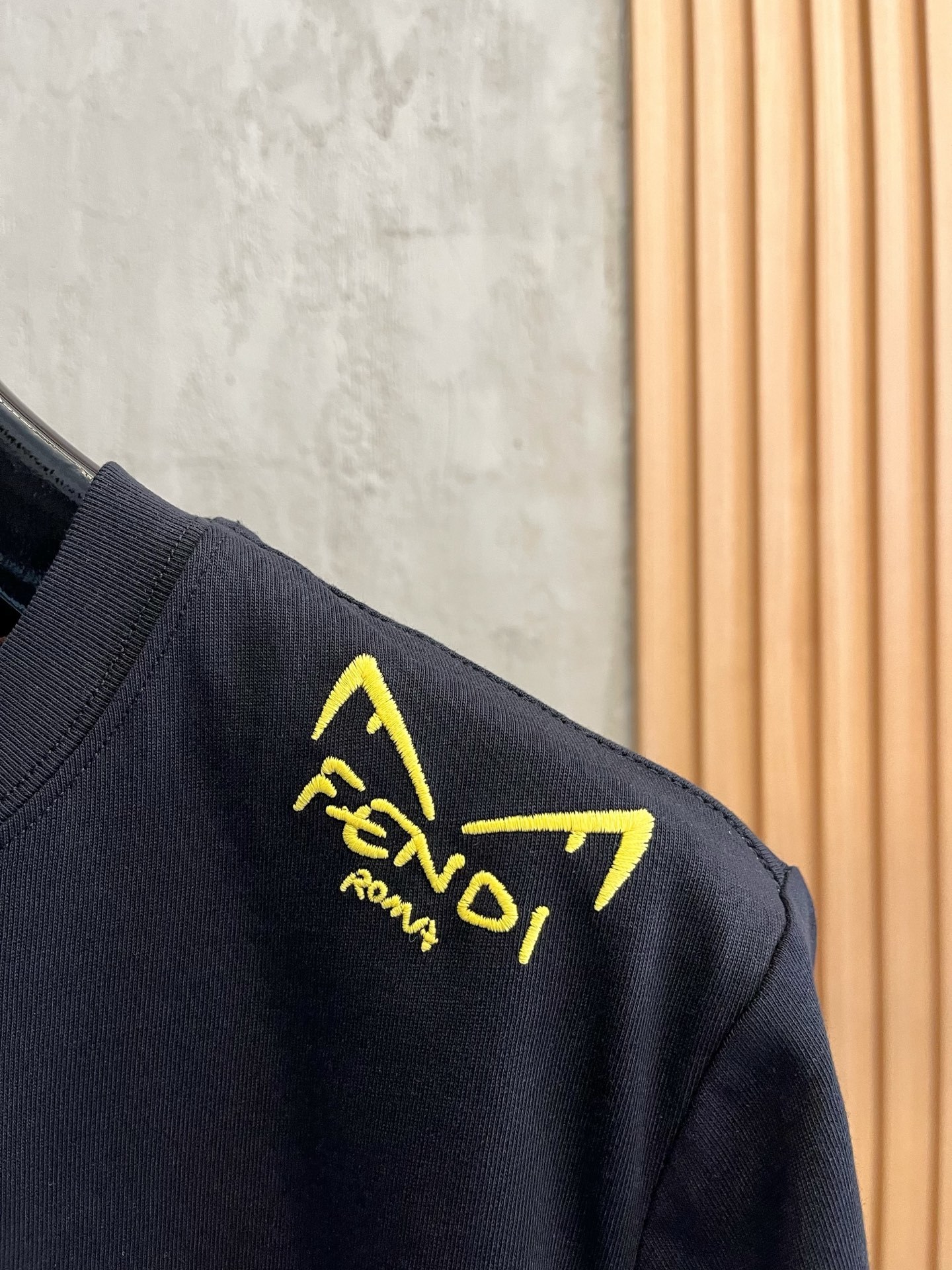 フェンディ「Fendi」25SS 春夏新作 フロントロゴ プリント ショートスリーブTシャツ