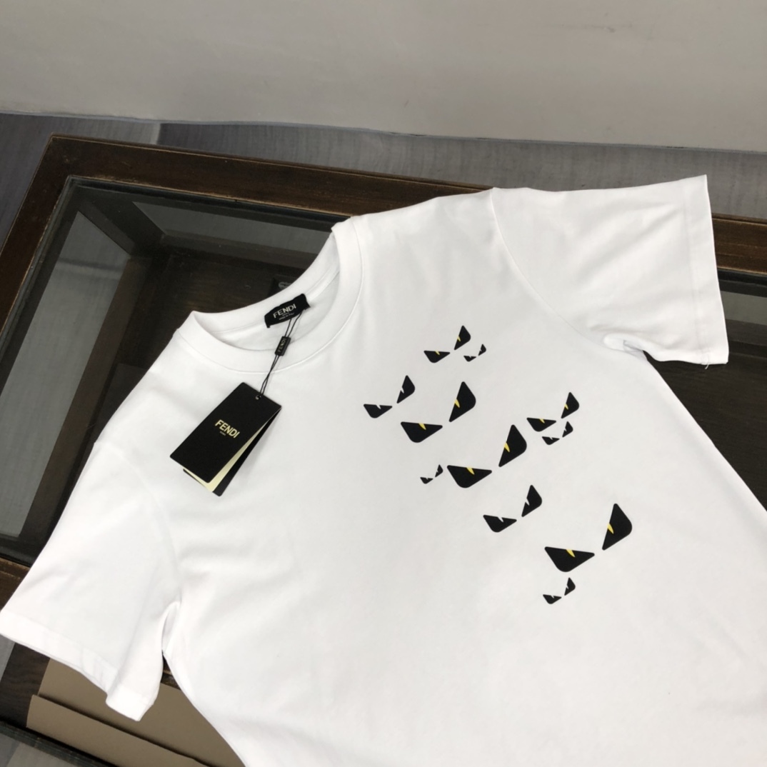 フェンディ「Fendi」25SS マスターコレクション グラフィックプリント ラウンドネック ショートスリーブTシャツ