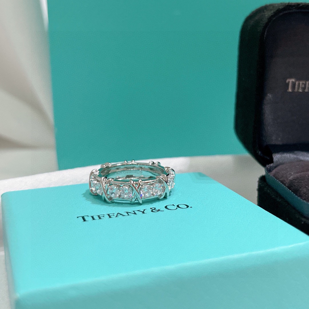 ティファニー「Tiffany & Co.」 クロスデザイン プラチナダイヤモンドリング