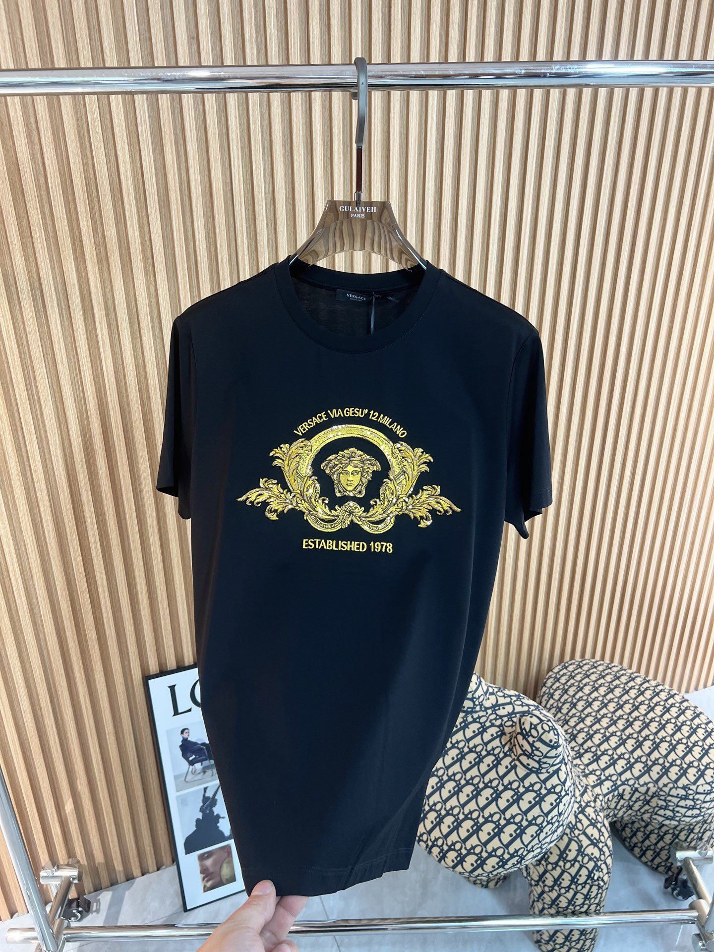 ヴェルサーチ「Versace」2025SS メドゥーサ1978 プレミアム刺繍Tシャツ