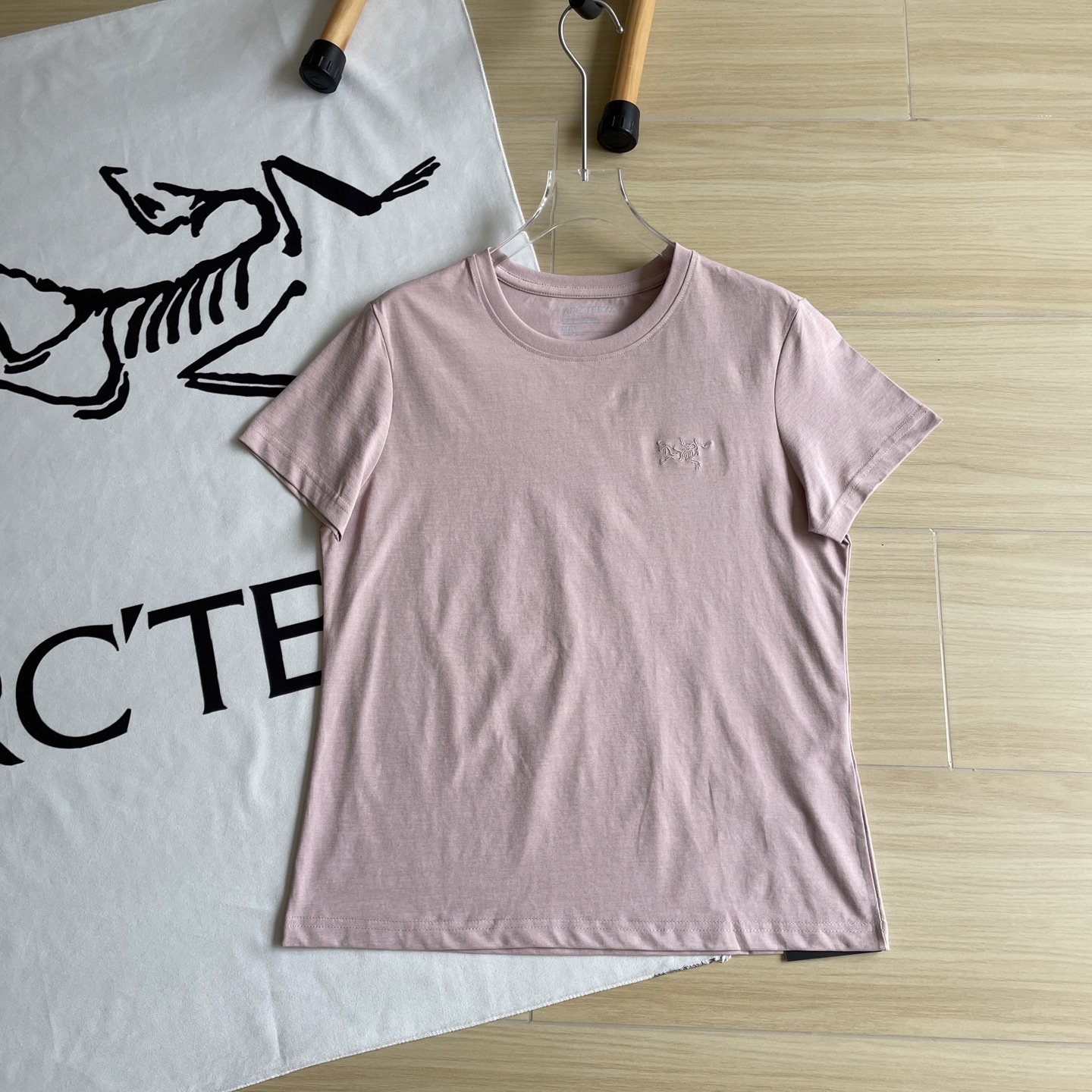 【ワンフォーワン】アークテリクス「ARC'TERYX」Taema 刺繍ロゴ Tシャツ【在庫僅少】