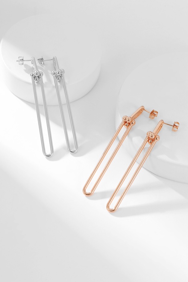 ティファニー「Tiffany & Co.」 HardWear シリーズ ロングスムースイヤリング