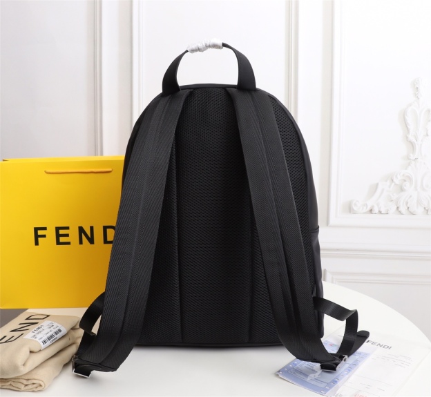フェンディ「Fendi」 メンズ ラージバックパック