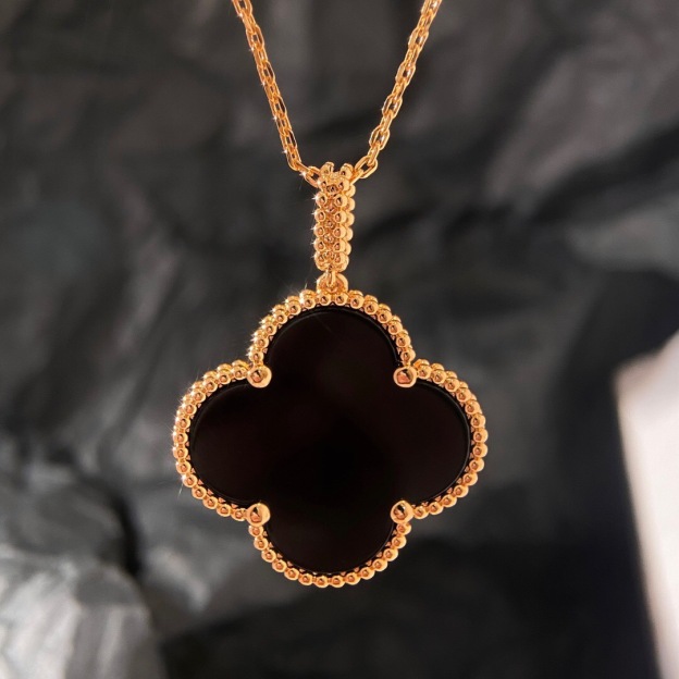 ヴァン クリーフ＆アーペル「Van Cleef & Arpels」 Vintage Alhambra ブラックオニキス 四つ葉 ペンダント直径2.5 cm、チェーン長90 cm