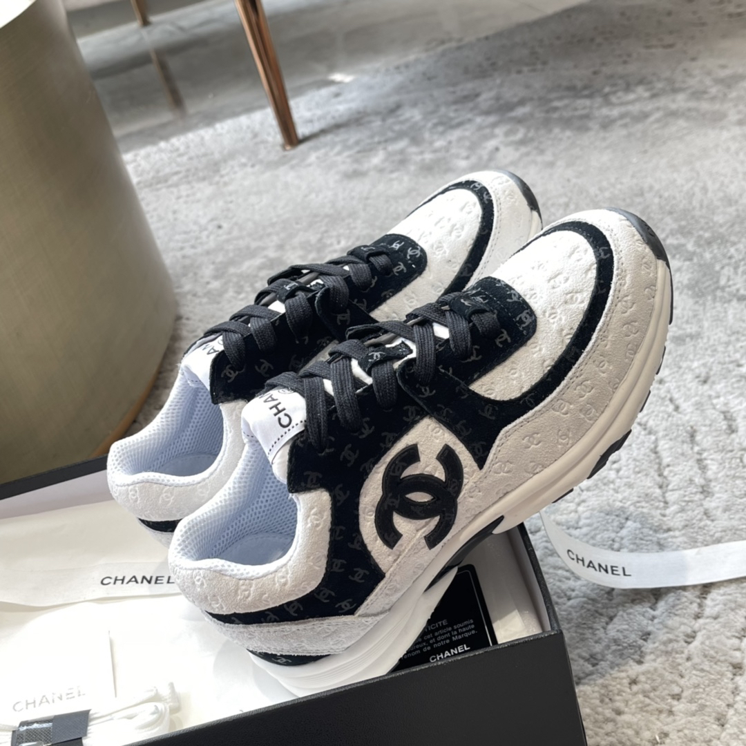 シャネル「Chanel」2022/23クルーズコレクション エンブロイダード スニーカー