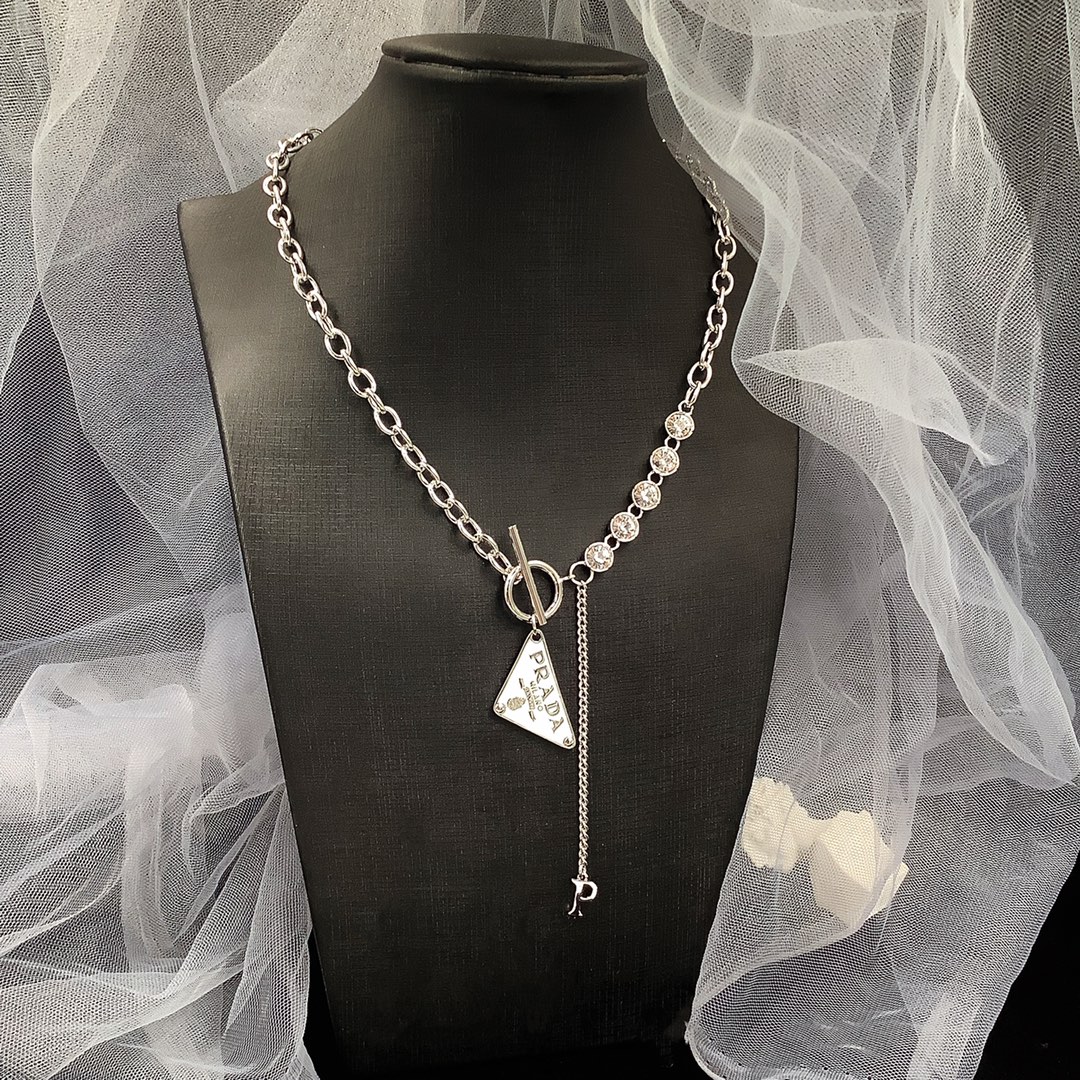 プラダ「Prada」 Symbole シルバーネックレスの商品掲載写真5（SKU ISETAPRO-25803785）