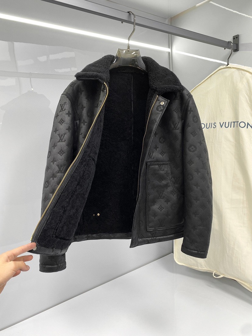 ルイ・ヴィトン「Louis Vuitton」 MONOGRAM エンボス加工 ジャケット アウタ