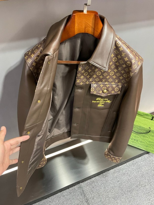 ルイ・ヴィトン「Louis Vuitton」羊の皮のコート