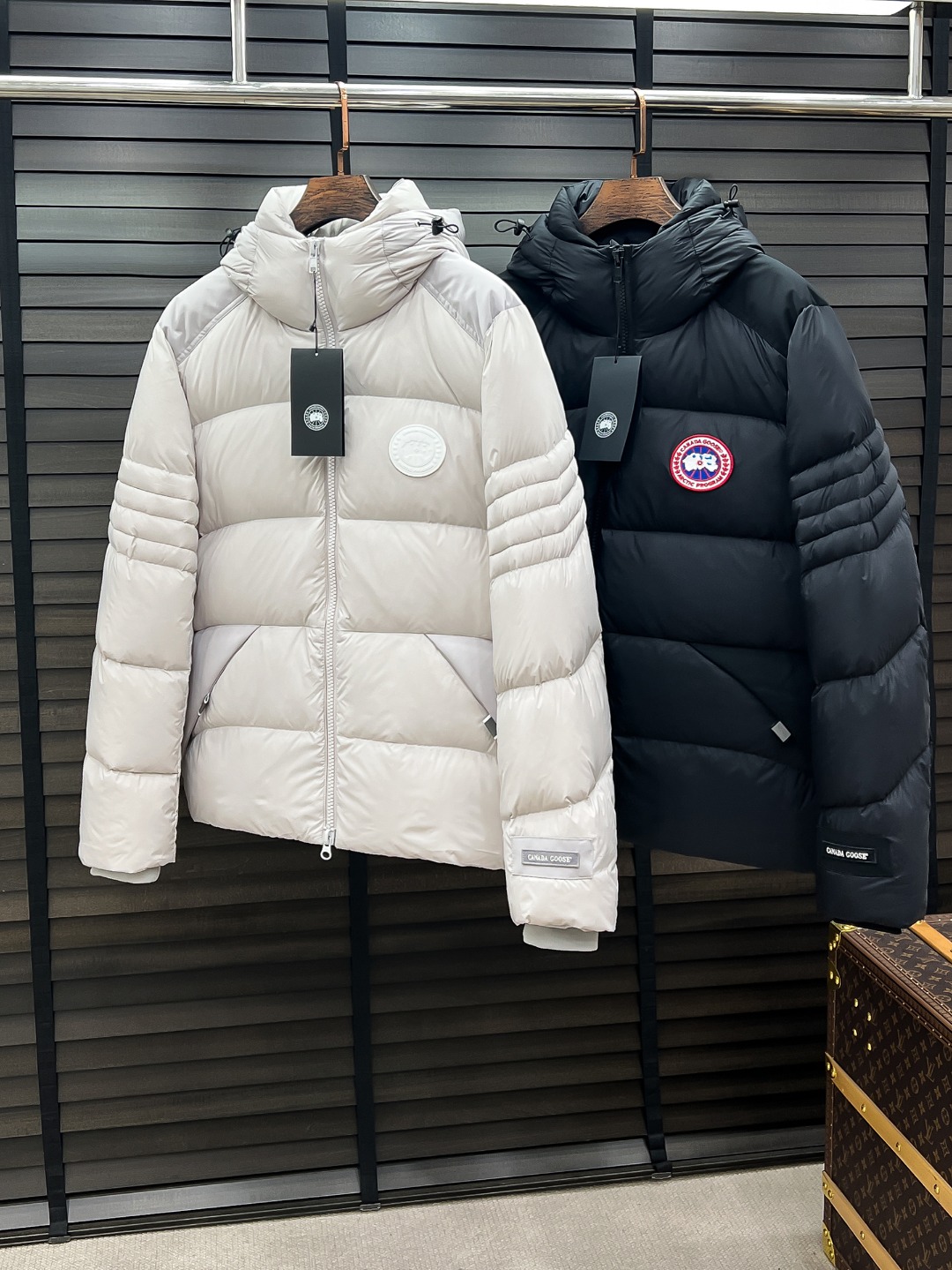 カナダグース 新作メンズおしゃれダウンジャケット、ハイテク防水加工でかさばらず、超クールなデザイン