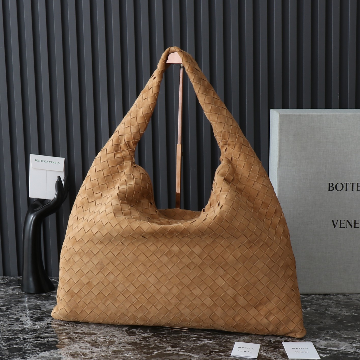 ボッテガ・ヴェネタ「Bottega Veneta」2025年 Hop ラージトートバッグ