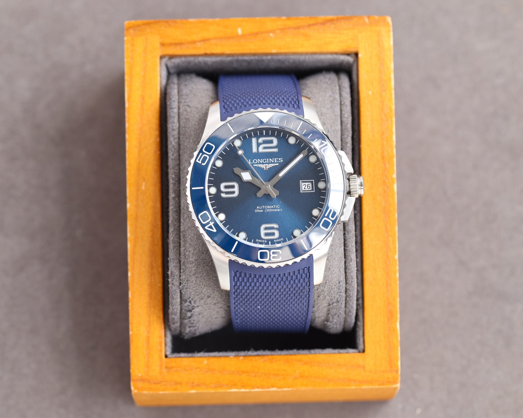 ロンジン「Longines」HydroConquestセラミックベゼル メンズウォッチ41MM