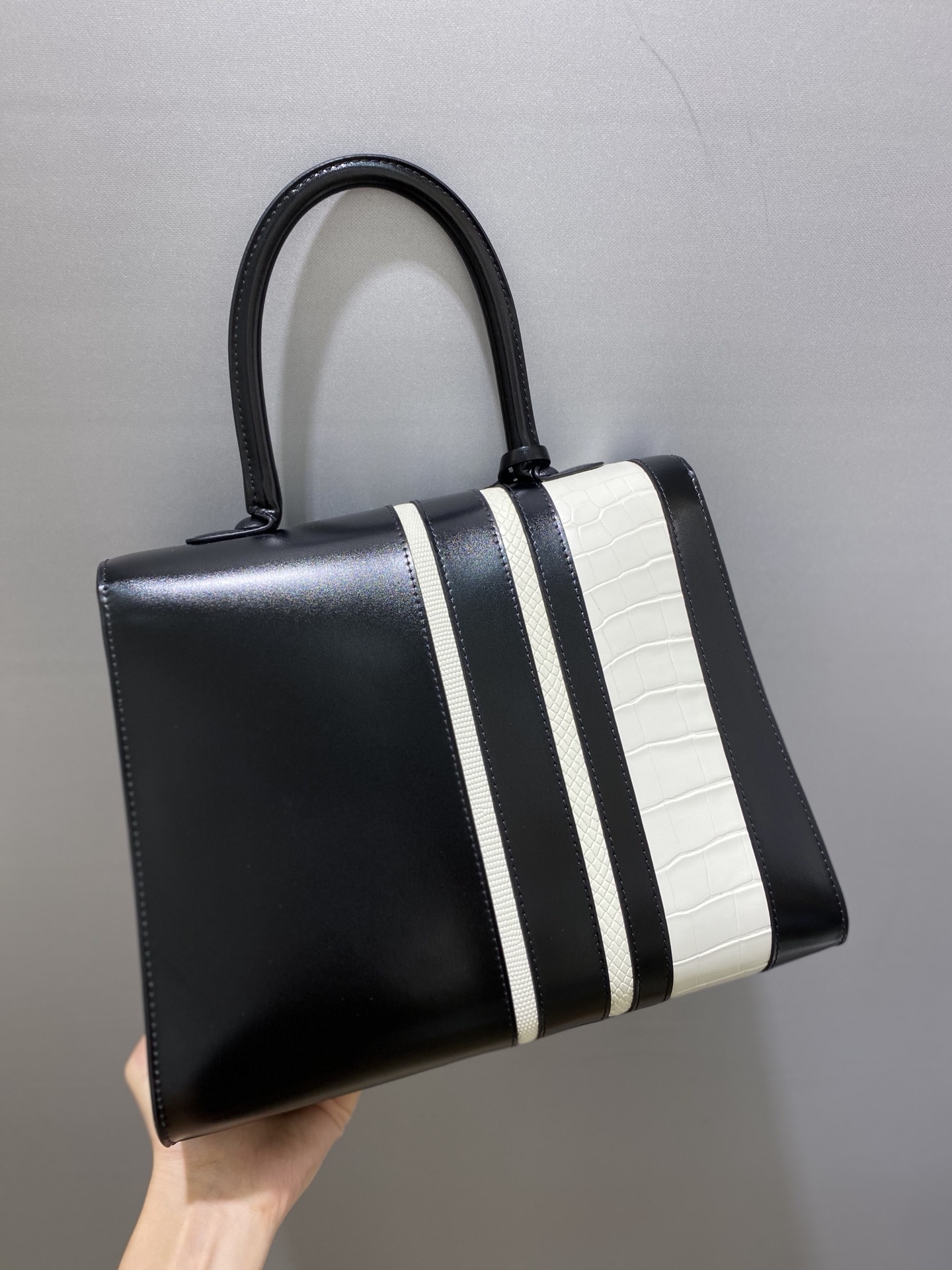 デルヴォー「Delvaux」 BL シリーズ ボックスレザー＆ホワイトリザード ハンドバッグ